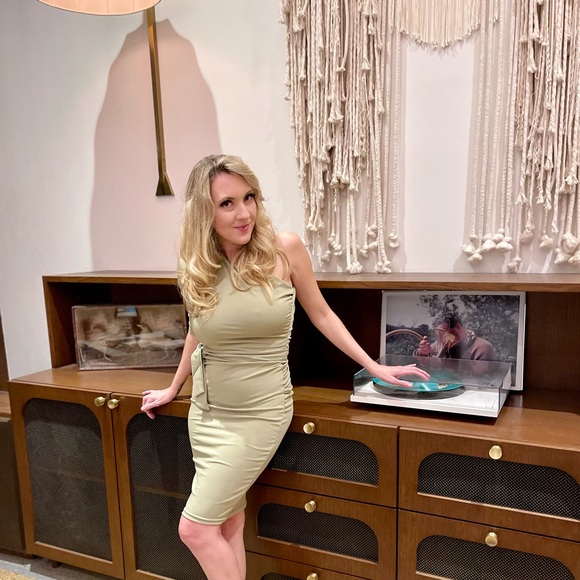 Meet the Posher - Picture 3 of 5